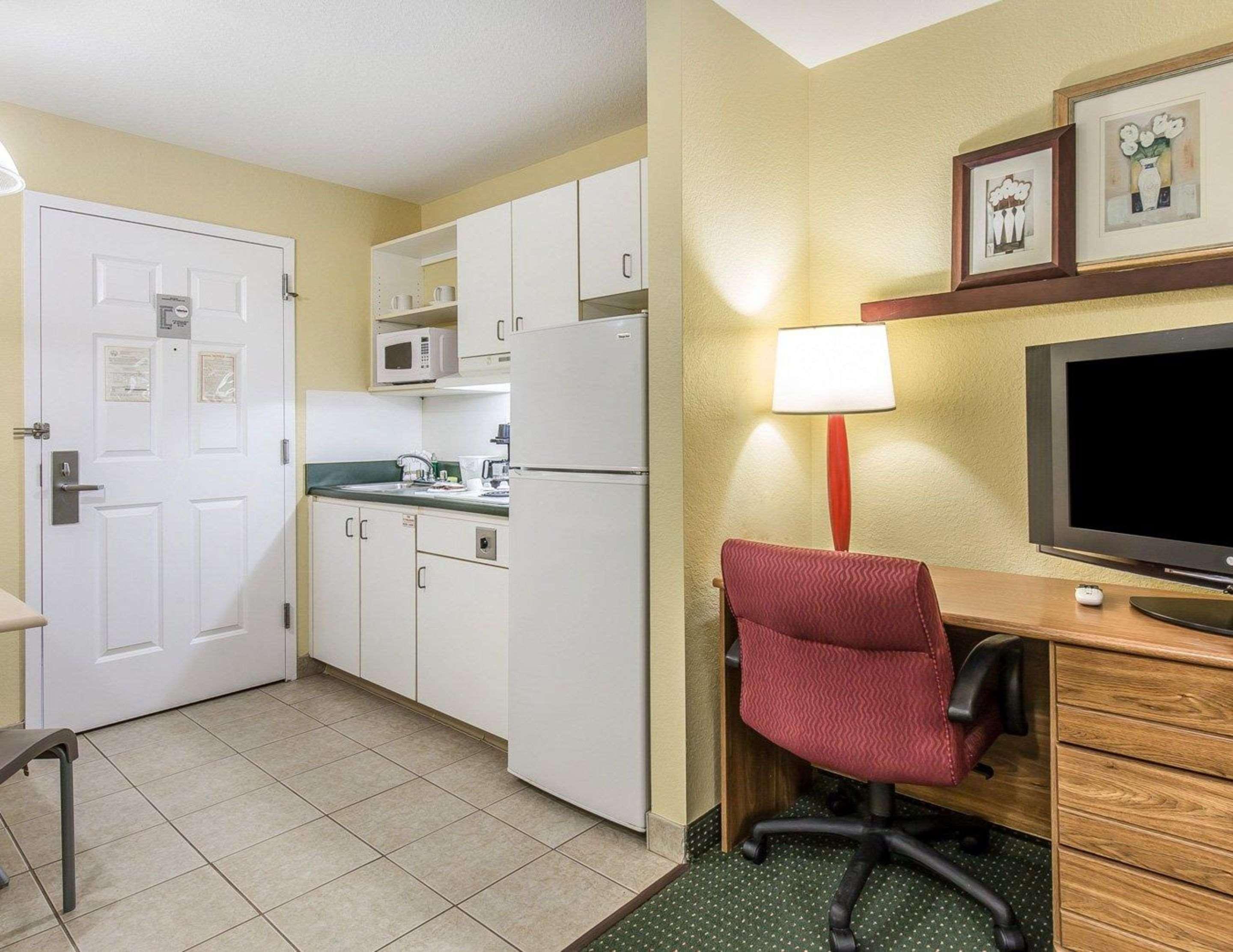 Suburban Studios Fort Myers Cape Coral Exterior photo