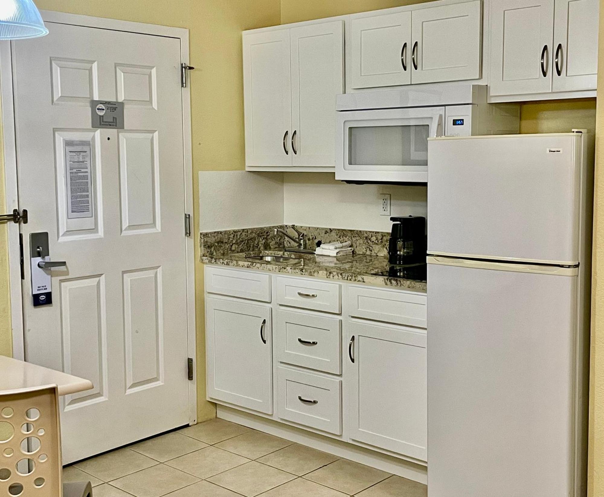 Suburban Studios Fort Myers Cape Coral Exterior photo