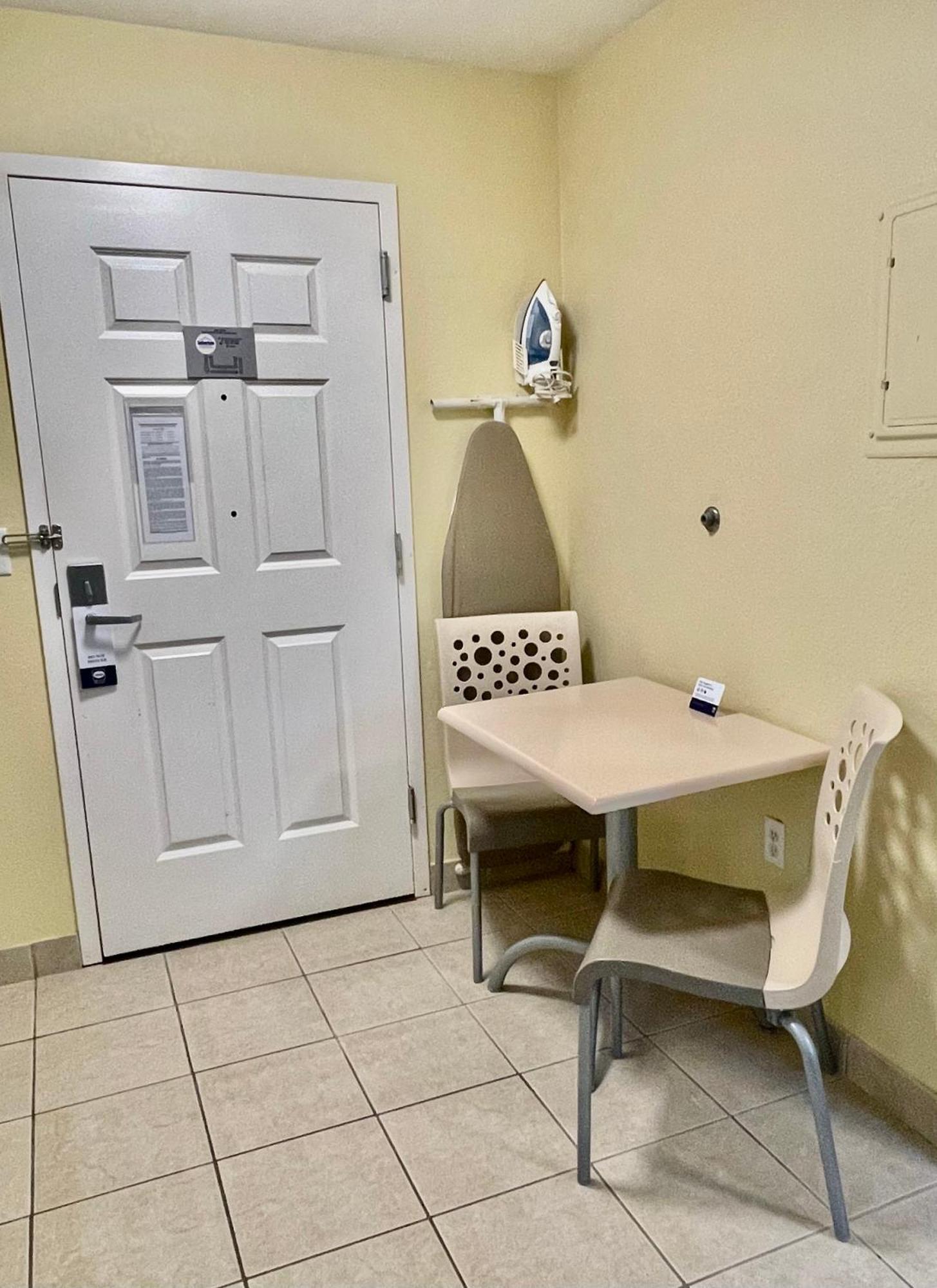 Suburban Studios Fort Myers Cape Coral Exterior photo