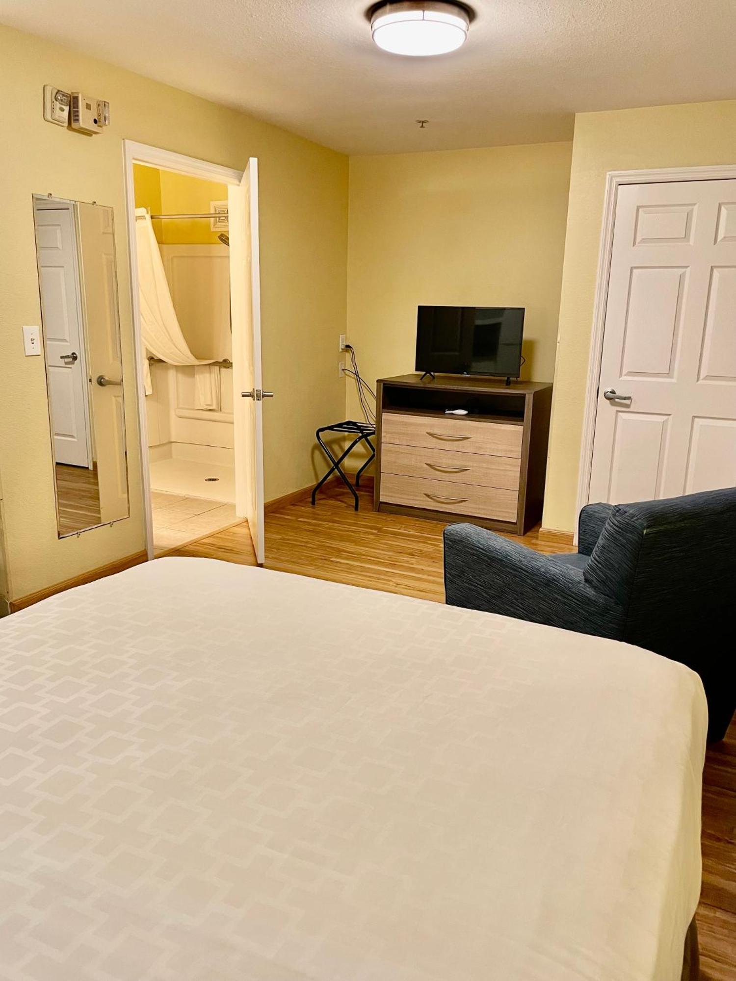 Suburban Studios Fort Myers Cape Coral Exterior photo