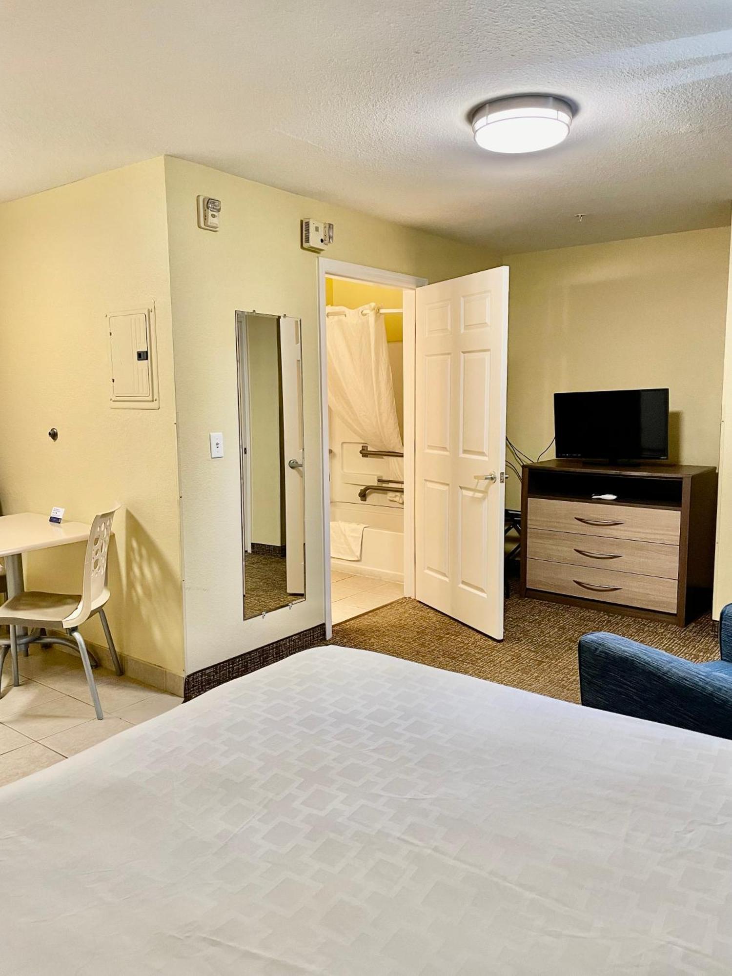 Suburban Studios Fort Myers Cape Coral Exterior photo