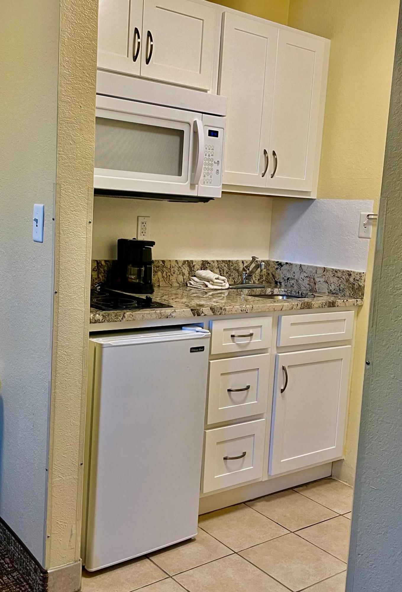 Suburban Studios Fort Myers Cape Coral Exterior photo