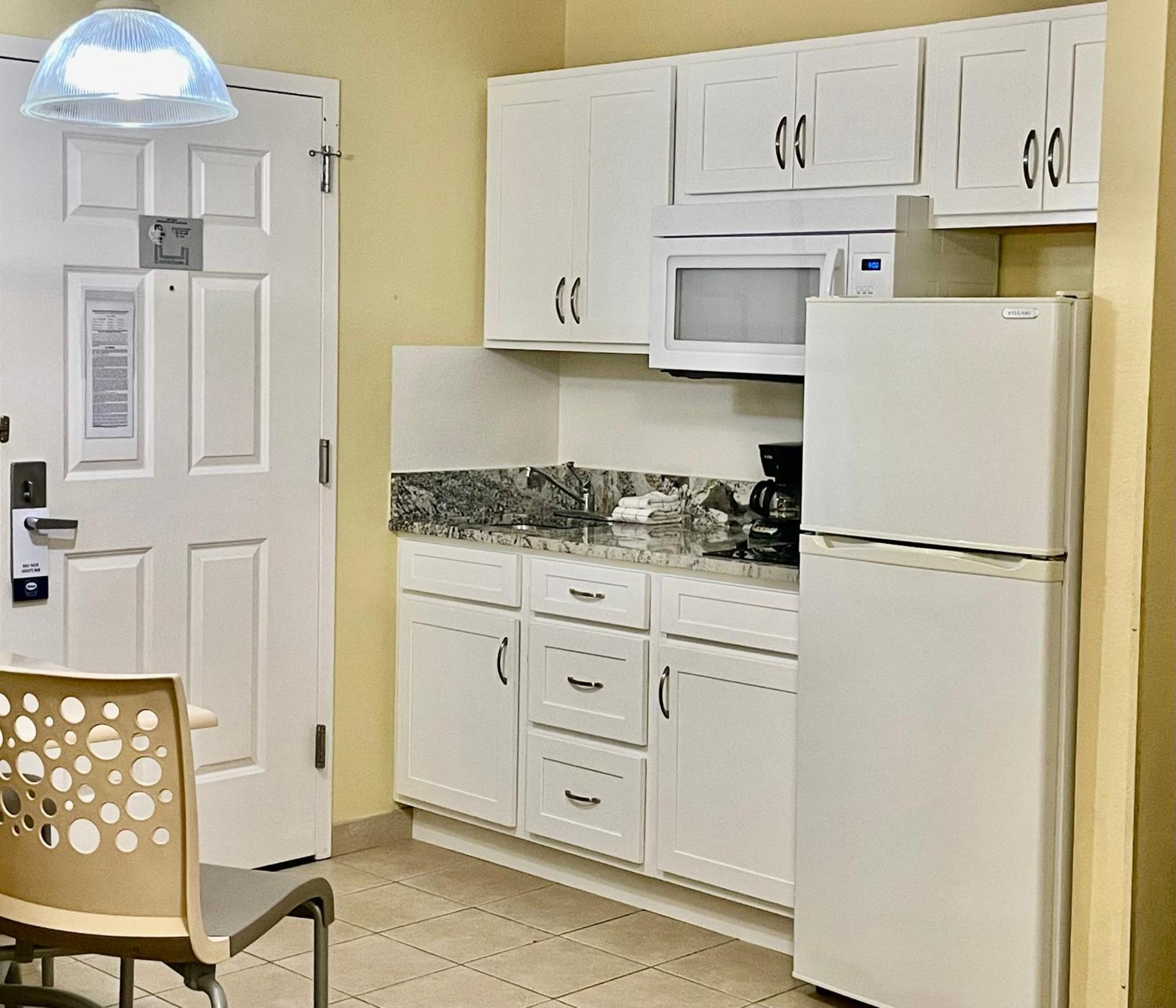 Suburban Studios Fort Myers Cape Coral Exterior photo