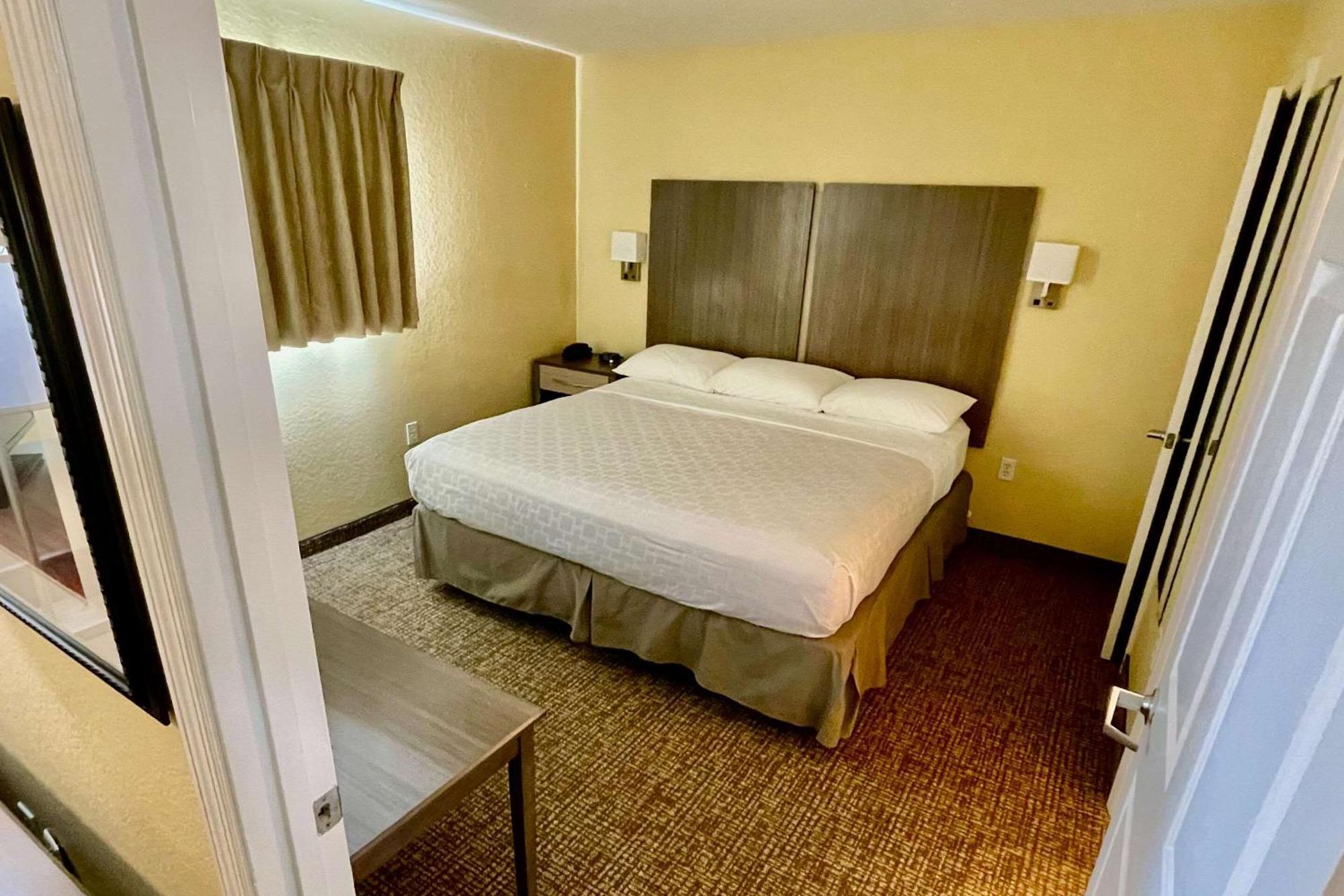 Suburban Studios Fort Myers Cape Coral Exterior photo