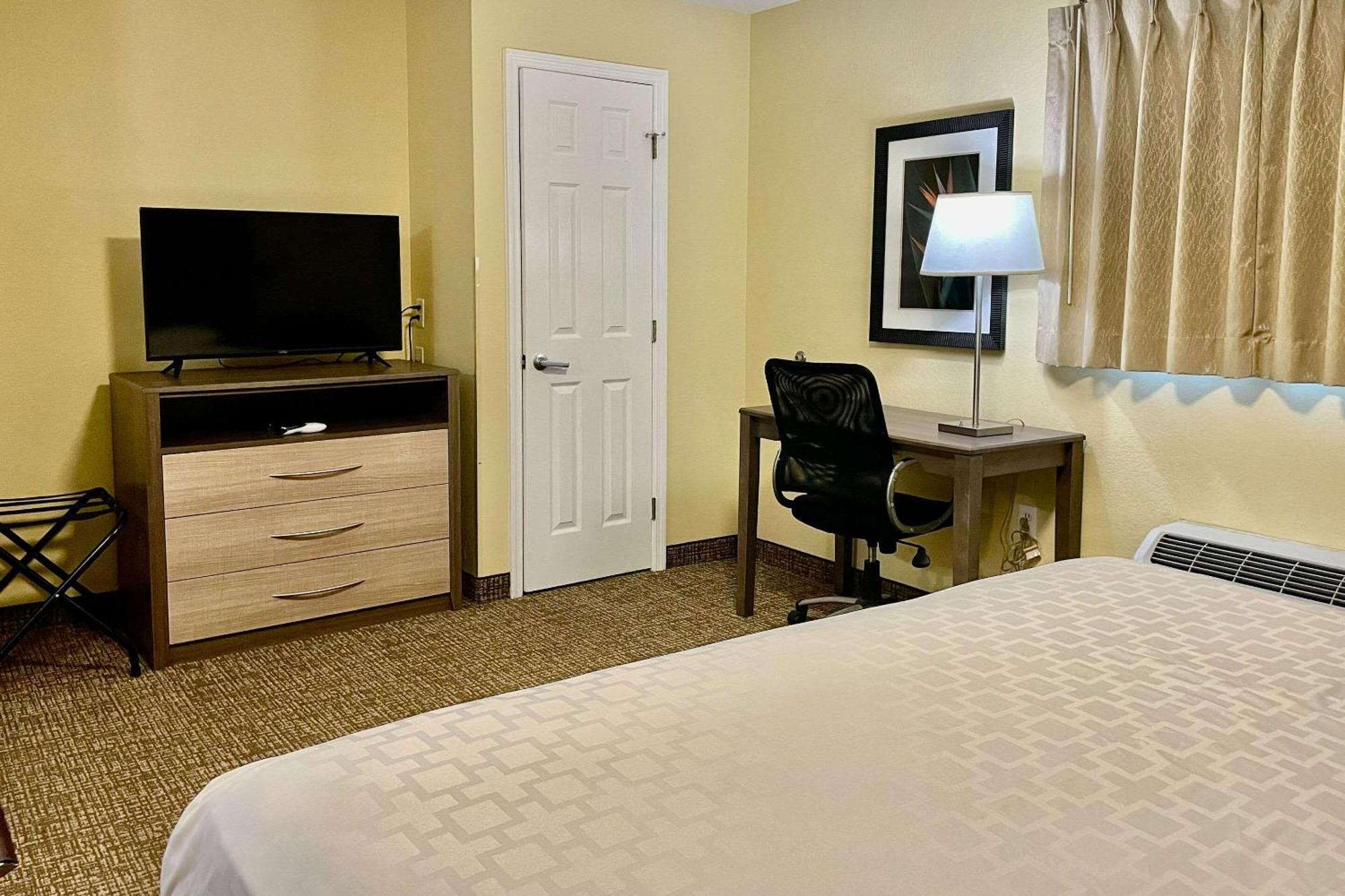 Suburban Studios Fort Myers Cape Coral Exterior photo
