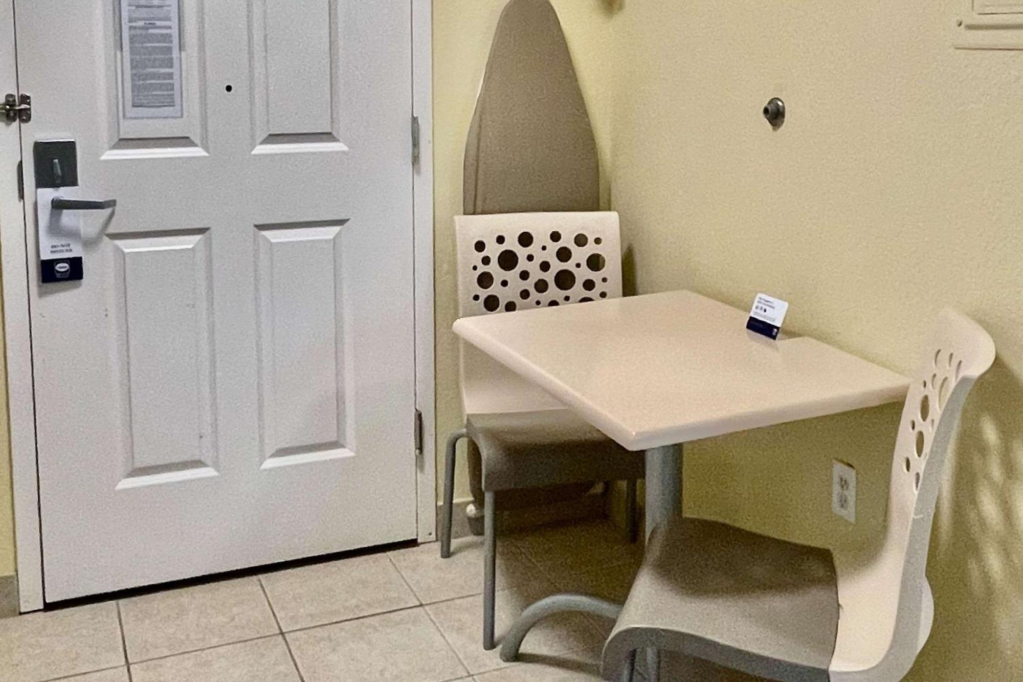 Suburban Studios Fort Myers Cape Coral Exterior photo