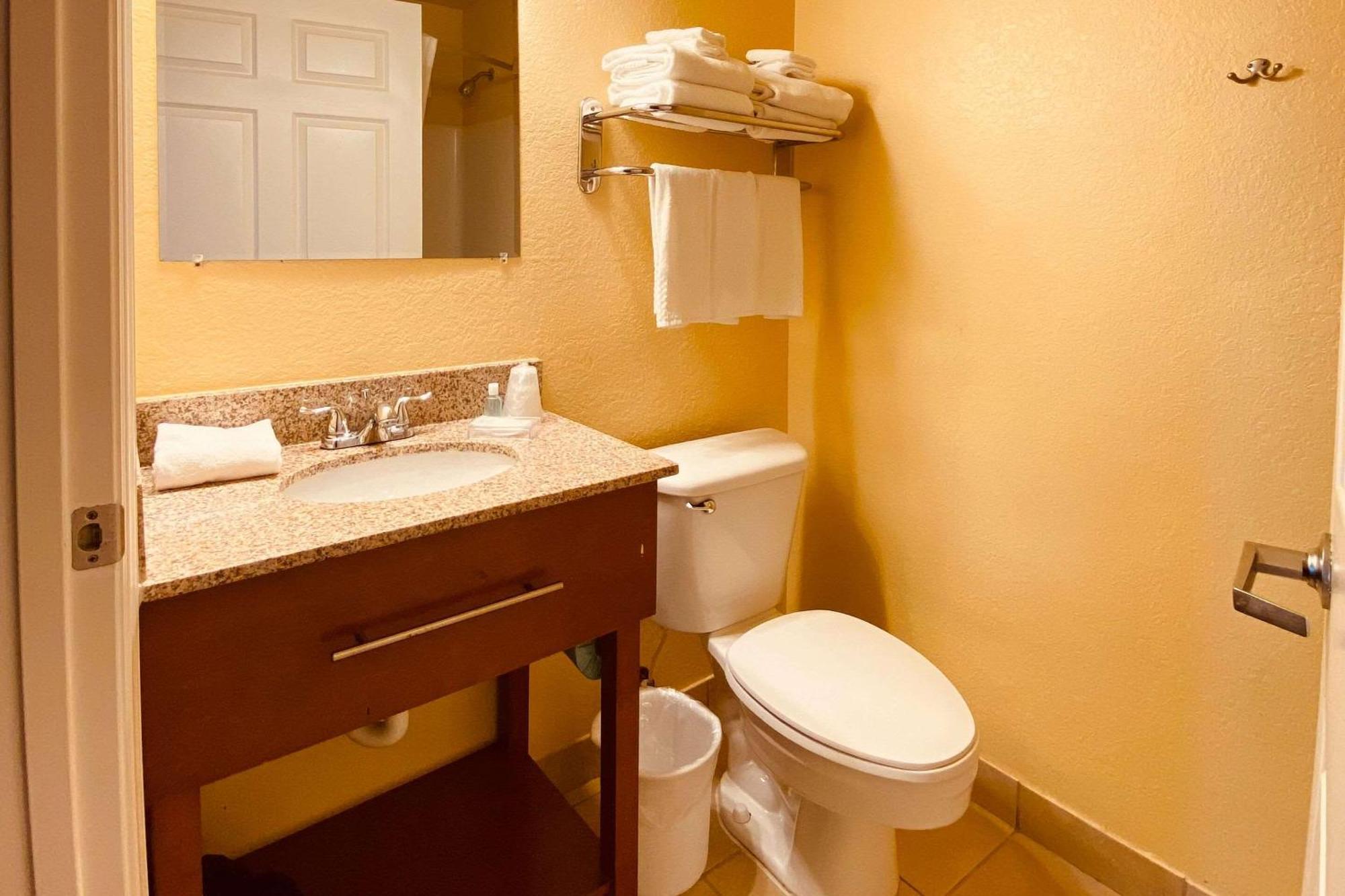 Suburban Studios Fort Myers Cape Coral Exterior photo