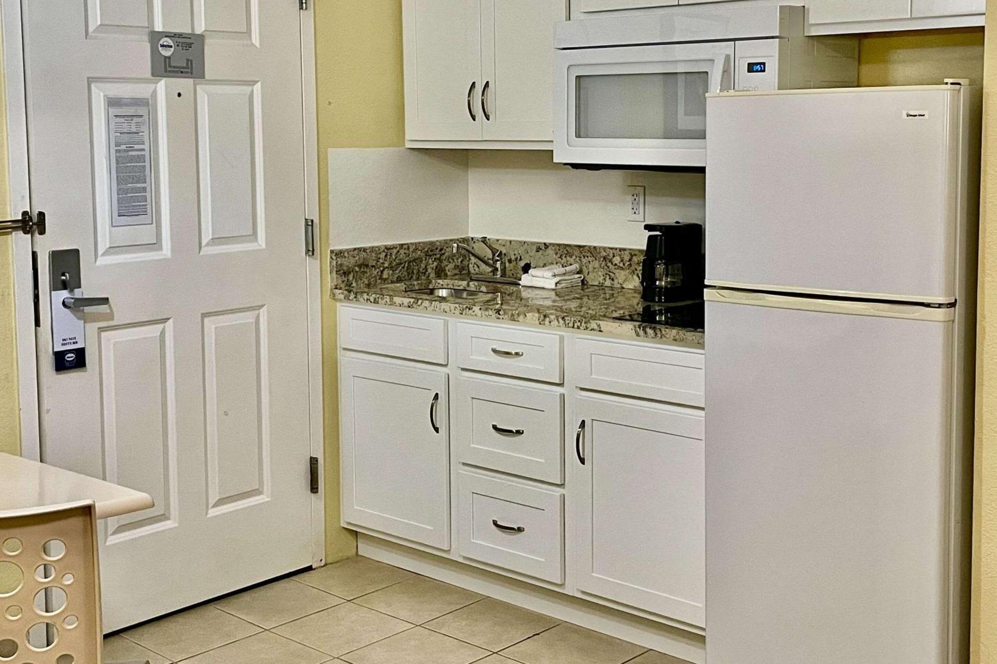 Suburban Studios Fort Myers Cape Coral Exterior photo