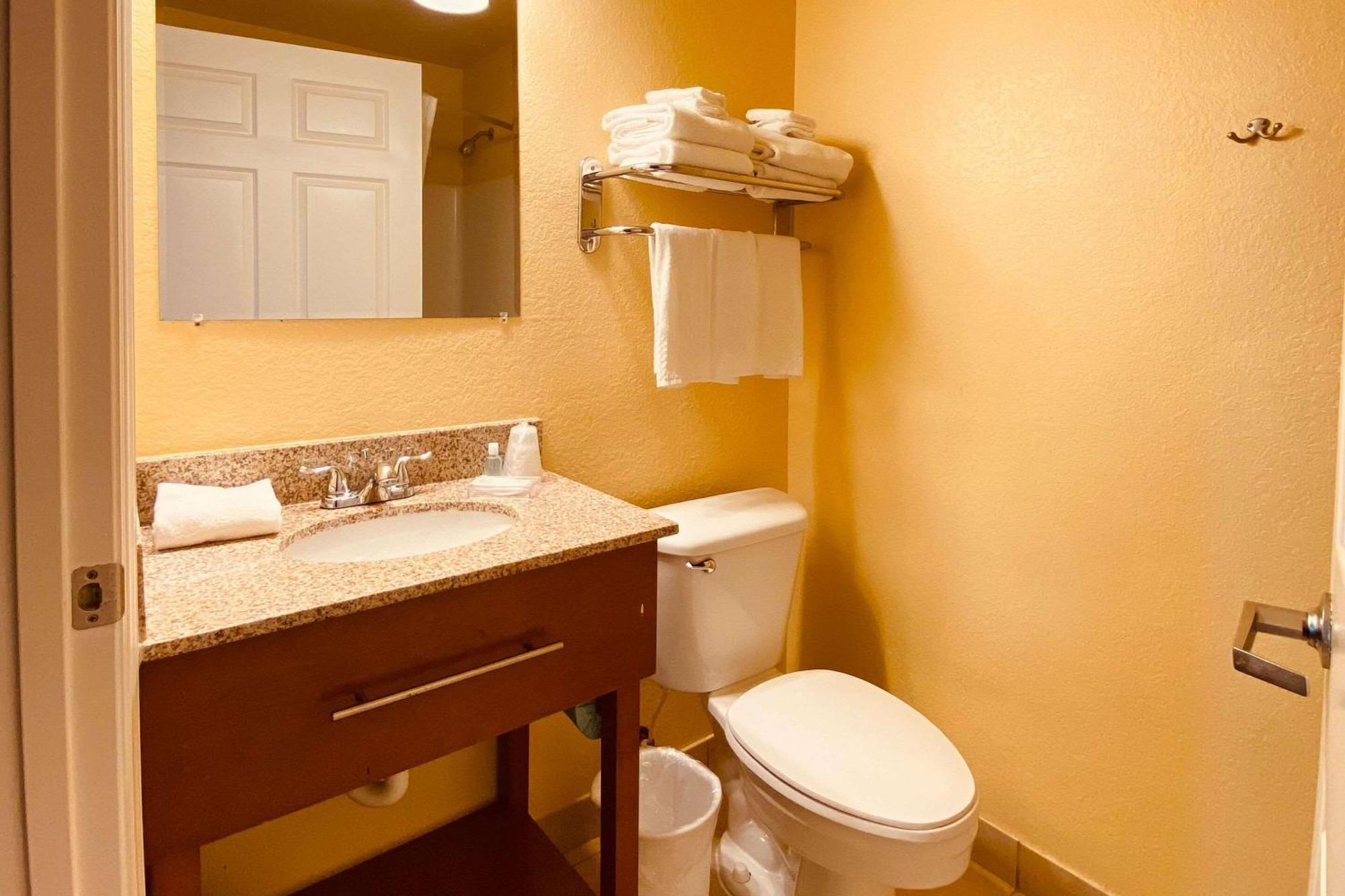 Suburban Studios Fort Myers Cape Coral Exterior photo