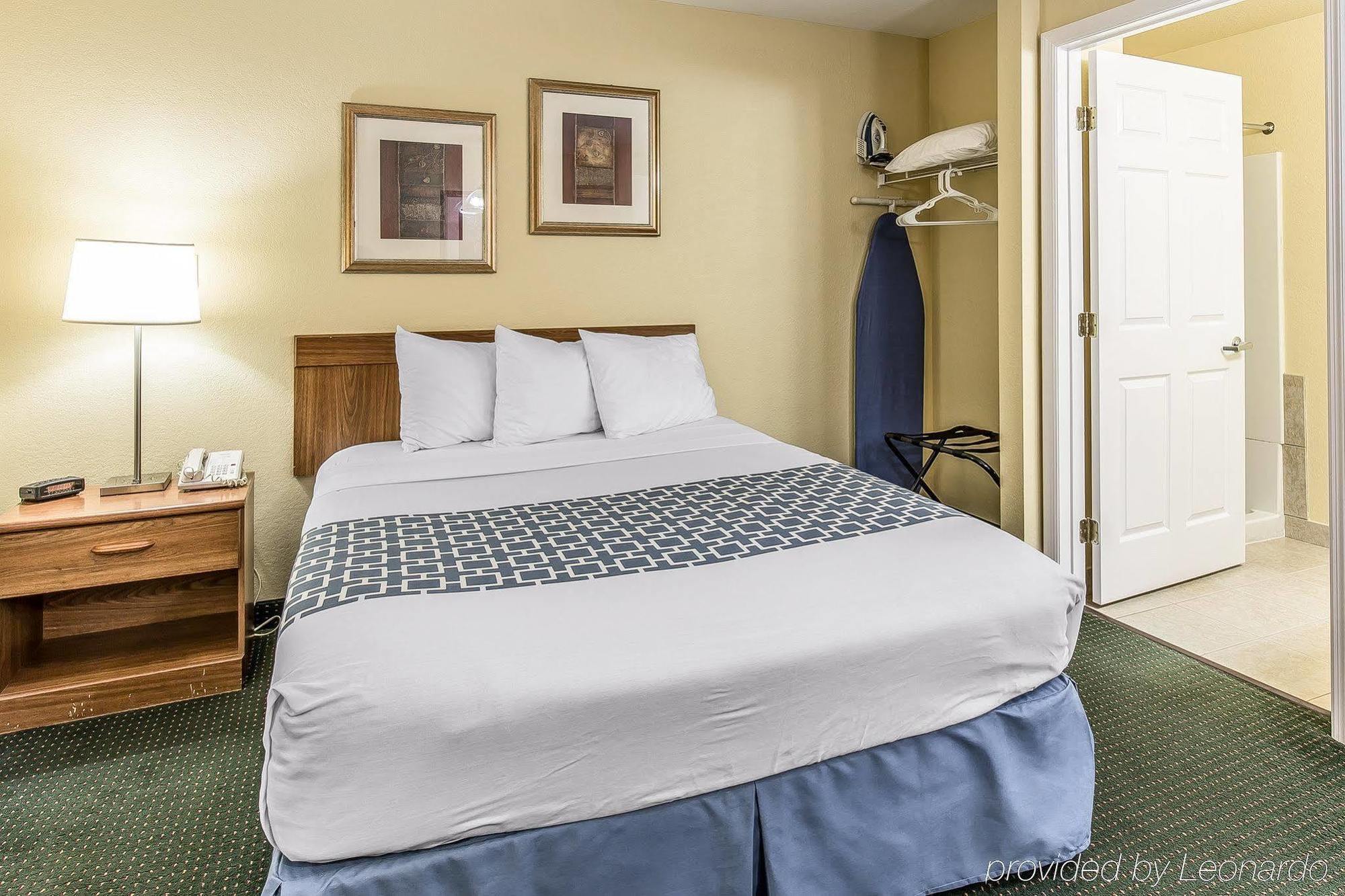 Suburban Studios Fort Myers Cape Coral Exterior photo